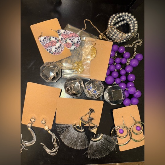 Jewelry Lot - Picture 2 of 6